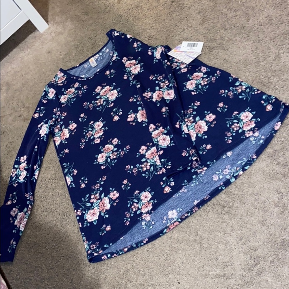 Brand new, never been worn LuLaRoe Lynnae.